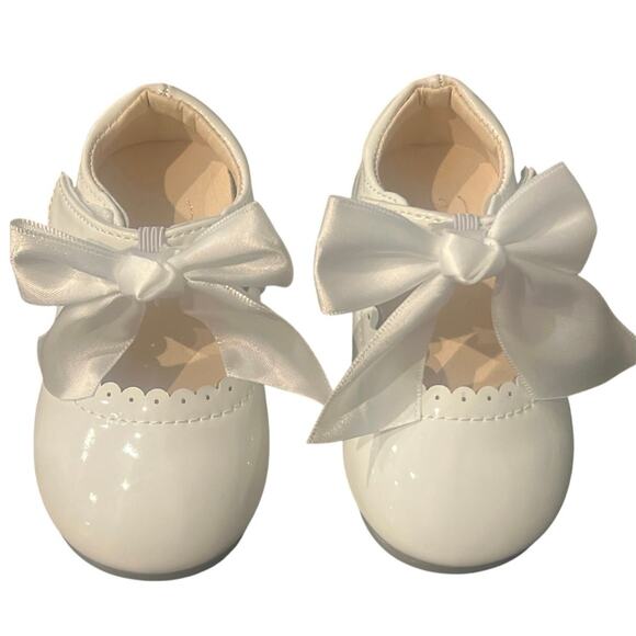 MG Baby Shoes - Girls Mary Janes - White Size 18 - for 6-12 month baby - Picture 1 of 7